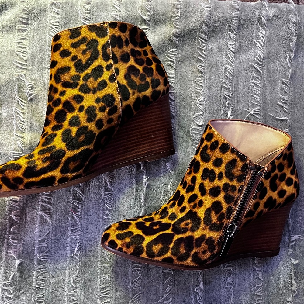 LIKE NEW 1.State Kaleb leopard print wedge bootie 9